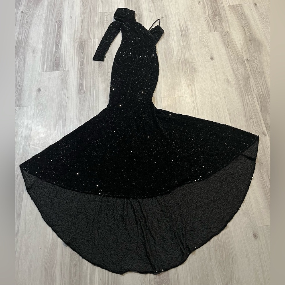 NWOT‎ Glamorous One-Shoulder Black Sequin Dress - Picture 4 of 7